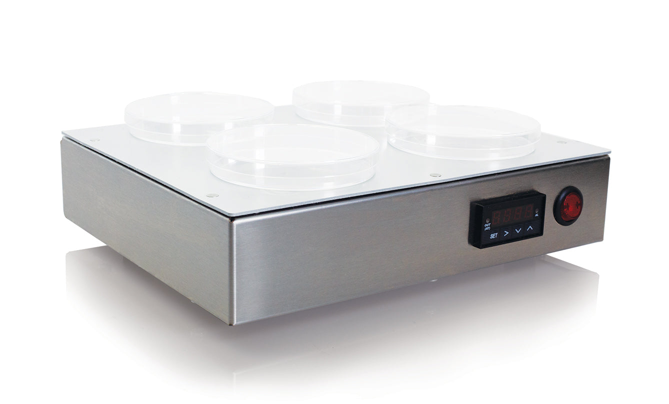 Qor Labs slide warmer holding microscope slides and Petri dishes