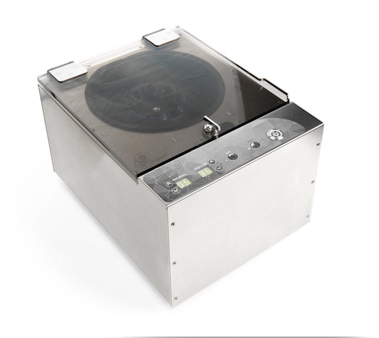 Qor Labs AT Digital centrifuge with closed lid